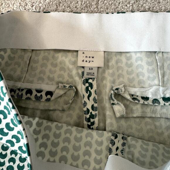 Women's High Rise Slim fit Ankle Pants Green & White Half Moon Print Size 10 - Picture 5 of 6